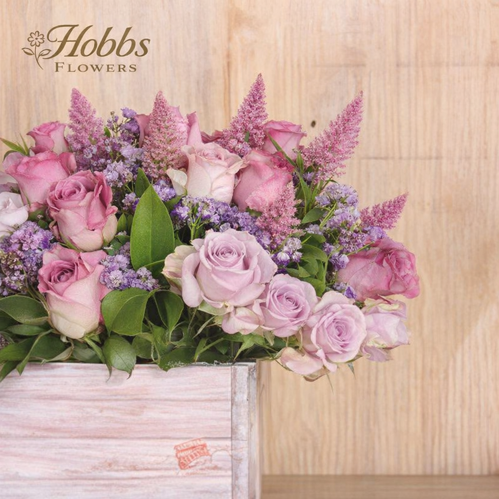 Floral elegance in rustic box